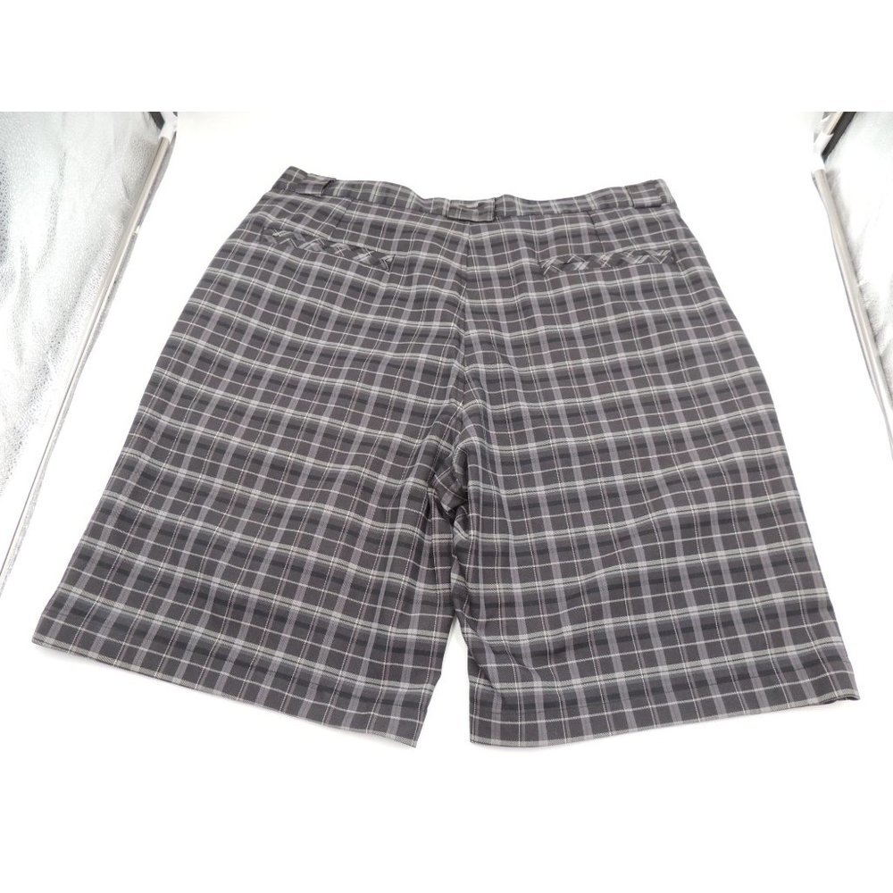 Under Armor Mens Golf Shorts size 38R - Picture 2 of 4